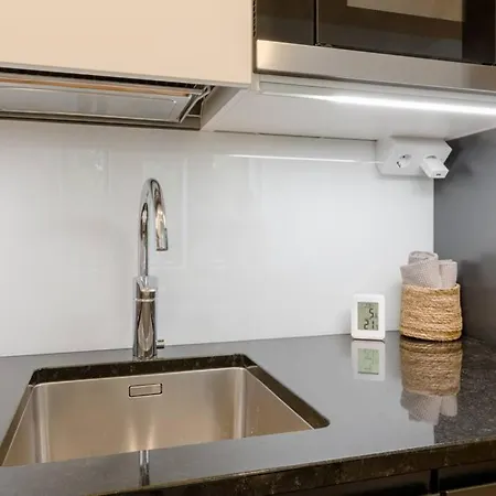 Gym+sauna+whirlpool+great Location